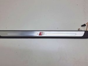 Audi listwa progowa prawa 8W0947418A