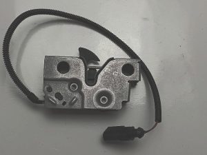 VW Passat B8 Tiguan zamek maski 5G1823509D