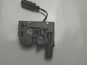 Audi A3 8V zamek maski 8V0823509A
