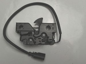 VW Passat B8 Tiguan zamek maski 5G1823509C