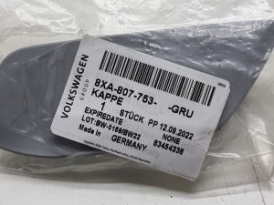 Audi A1 zaślepka spryskiwacza lewa 8XA807753