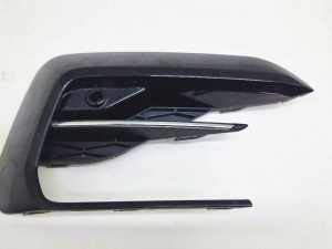 Vw Touran R-line kratka zderzaka prawa 5TA853950A