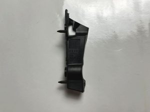 Audi A4 prowadnica zderzaka prawa 8K0807284