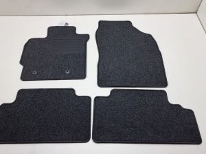 Toyota Auris dywaniki welurowe PZ410-E0351-HA