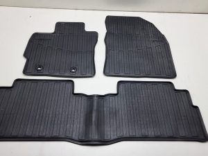 Toyota Verso dywaniki gumowe PZ49K-E8356-RJ