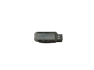 Audi lampka oświetlenie kabiny 4B0947415A