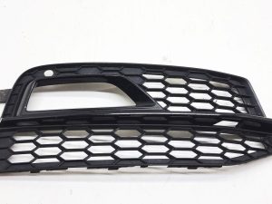 Audi A5  kratka zderzaka prawa 8T0807682P