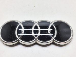 AUDI Q4 E-TRON EMBLEMAT ZNACZEK ATRAPY 89A853605