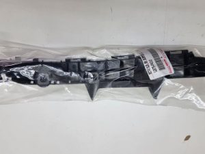 Toyota C-hr ślizg zderzaka prawy 52575-F4010