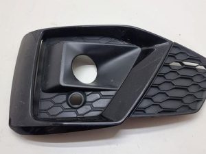 Audi A5 kratka zderzaka lewa 8W6807681T