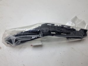Toyota Yaris ślizg mocowanie zderzaka 52536-0D320