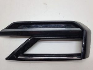 Vw Tiguan R-line kratka zderzaka prawa 5NA853666E
