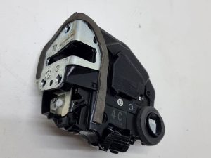 Toyota Rav4  zamek drzwi lewy tył 69060-33120