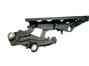 Audi A6 C8 zawias maski lewy 4K0823301A