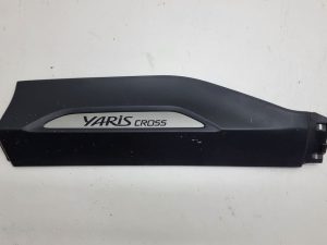 Toyota Yaris Cross listwa drzwi tył lewy 75078-0D020