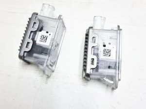 Skoda projektory drzwi oryginalne 2szt  5E3052134D