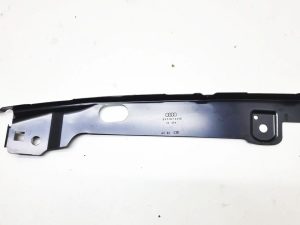 Audi A3 mocowanie błotnika prawe 8V0821468E