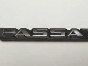 Vw passat emblemat znaczek 327853687Q