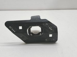 VW Golf VII GTI mocowanie spryskiwacza prawe 5G0807942A