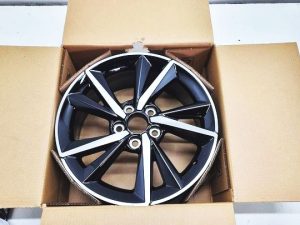Toyota Auris felga aluminiowa 17"  42611-YY680