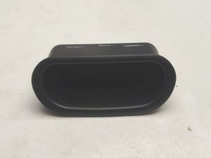 Toyota Yaris uchwyt klapy bagażnika tył 74811-13010