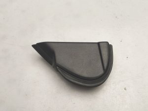 Toyota Yaris IV trójkąt zaślepka błotnika lewy przód 60118-K0010