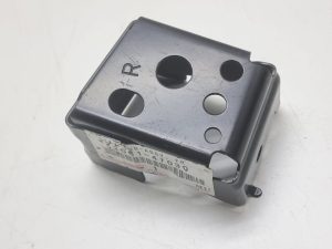 Toyota Prius wspornik pasa prawy 52081-47030