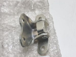 Toyota  Yaris zawias przód lewy dolny 68740-0D071