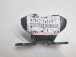 Toyota   zawias przód lewy dolny 68740-12120