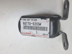 Toyota  zawias tył prawy dolny 68770-52031