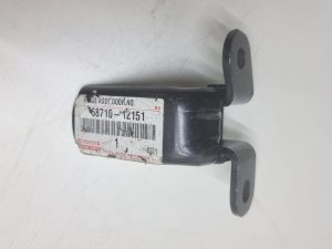 Toyota  zawias przód prawy górny 68710-12151
