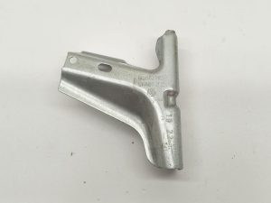VW Polo wspornik mocowanie błotnika prawy przód 6Q0821142