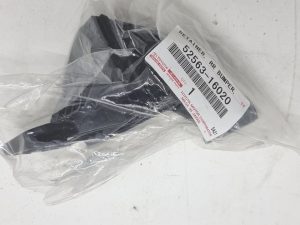 Toyota  Corolla Cross ślizg zderzaka lewy tył 52563-16020