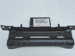 Toyota Yaris III wspornik uchwyt mocowanie pas przód 53164-0D060