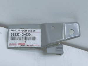 Toyota Aygo II wspornik błotnika lewy przód 53832-0H030