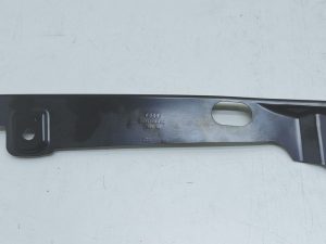 Audi A3 uchwyt wspornik mocowanie błotnika prawy przód 8V0821468E