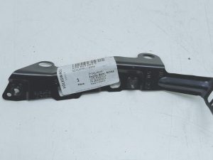 Audi A3 uchwyt wspornik mocowanie błotnika prawy przód 8V0821092C