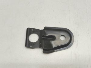 Audi A4 mocowanie błotnika lewy przód 8W0821467