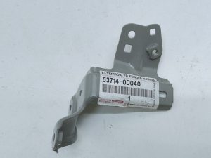 Toyota Yaris wspornik błotnika lewy przód 53714-0D040