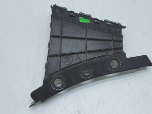 Skoda Scala kierownica powietrza prawy przód 657121764A