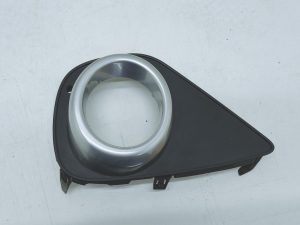 Toyota Yaris III kratka zderzaka lewy przód 52040-0D050 81482-0D270