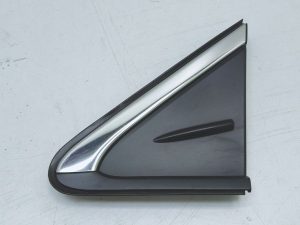 Toyota Corolla E21 trójkąt zaślepka błotnika lewy przód 60118-02250