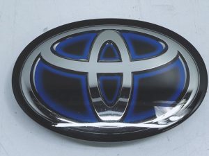 Toyota Corolla Yaris emblemat znaczek pod radar przód 90975-02124