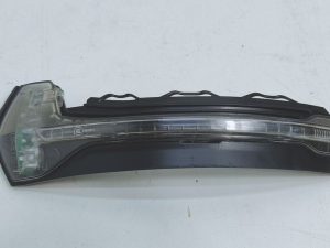 Audi A3 kierunkowskaz lewy 8V0949101