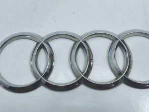 Audi A4 B9 emblemat znaczek klapy tył 8W9853742