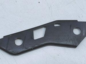 Mercedes A klasa W177 mocowanie ślizg zderzaka prawy przód A1778851600