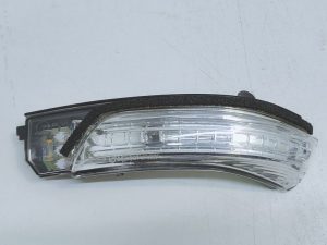 Toyota Avensis T27 kierunkowskaz lusterka lewy 81740-05050