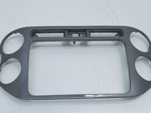 VW Tiguan I Lift ramka osłona radia konsoli 5N0858069J