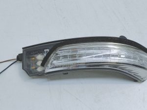 Toyota Avensis T27 kierunkowskaz lusterka lewy 81740-05050