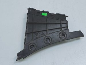 Skoda Scala kierownica powietrza prawy przód 657121764A